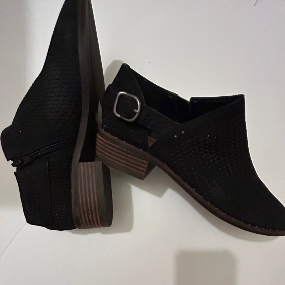 Never worn Lucky Brand booties